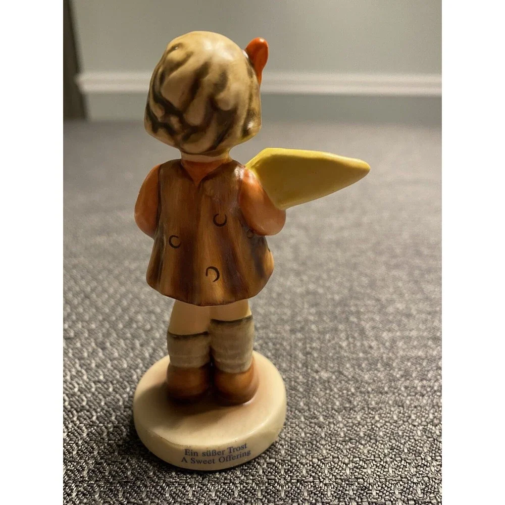MI Hummel Club Goebel “A Sweet Offering” Girl wFlowers IOB COA